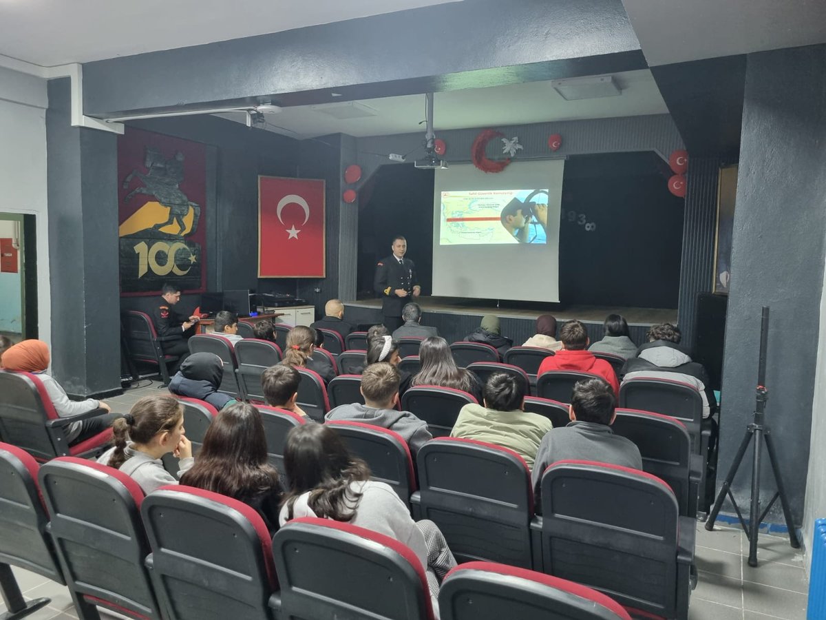 Rize Sahil Güvenlik Karakol Komutanlığından Rize Karakol Komutan Vekili Sg Üsteğmen Alican ÖZBEY Tarafından Bölgemizde boğulma olaylarının önlenmesi ve öğrencilerimizin bilinçlendirilmesi amacıyla çeken akıntı ve geleceğin denizcilerini bilgilendirme  konferansı verilmiştir.