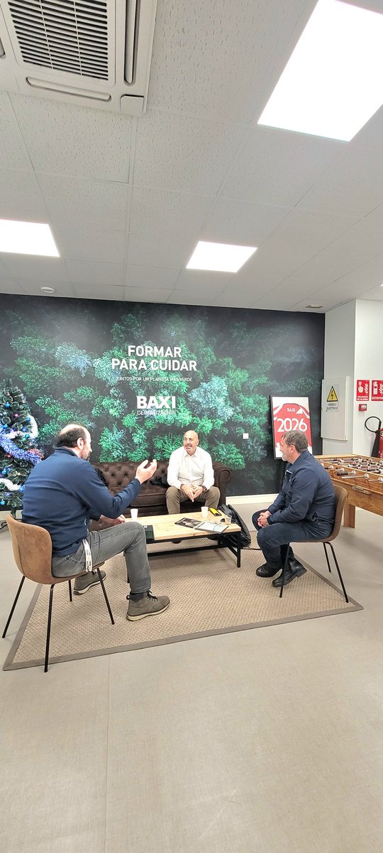 antoni_ruiz_'s tweet photo. Visité el Centro de Formación de @BAXI_ES en Hortaleza, Madrid, y conocí de primera mano las novedades tecnológicas y la eficiencia energética de los nuevos equipos.
Orgulloso de ser Embajador de Marca de una empresa que apuesta por la formación continua. 🚀🌱 #BAXI #FContinua https://t.co/OOTCUCHOgz
