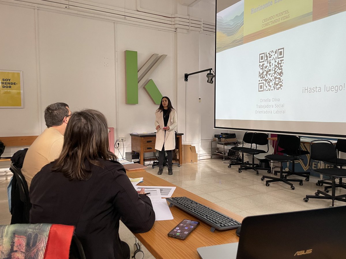 UGRemprendedora's tweet photo. 🎓 Hoy celebramos la semifinal de Posgrado del VIII #ConcursodeIdeas, donde investigadores y #estudiantes presentaron #proyectos innovadores con potencial para convertirse en #spinoff.

⬇️⬇️

🌱 Comunidad viva  
📱 App Carousel  
💡 Hermanova  
📈 Horizonte Estacional  

🧵 https://t.co/mvDwAbcdyf