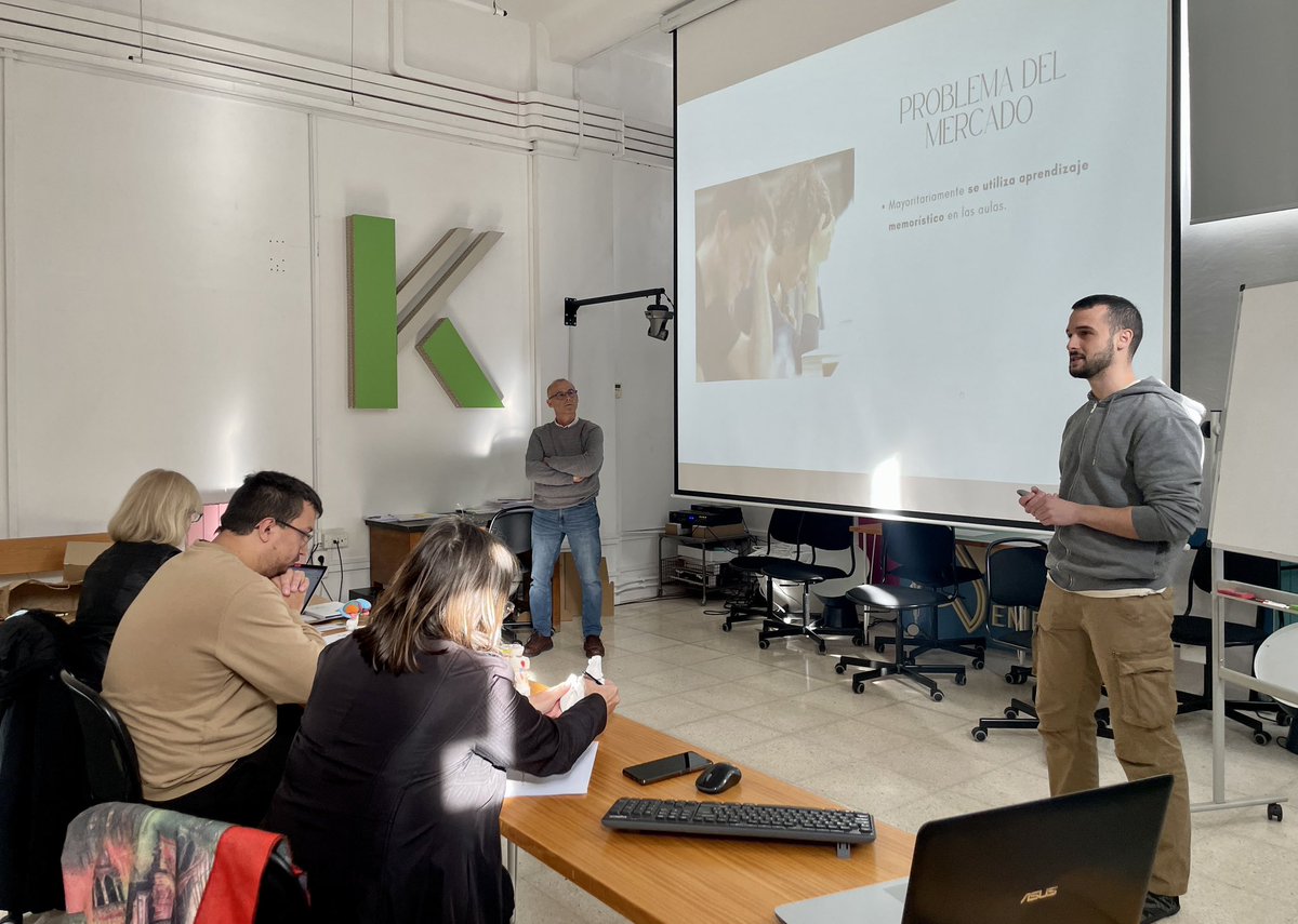UGR emprendedora tweet media