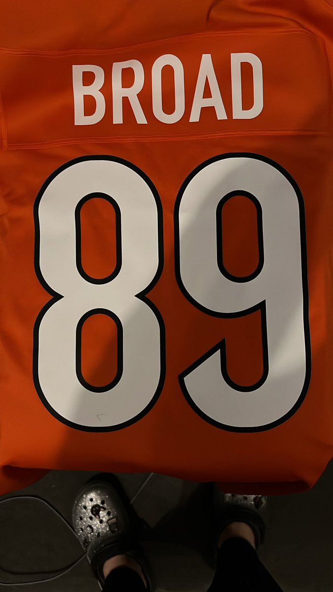 VictoriaBroad's tweet photo. Very sick of Fanatics having us bent over a barrel for NFL stuff in the UK. Yet another custom jersey that’s not right. Number 8 on the back is upside down AND has a rip in it. So frustrating - it’s so much money to fork out for this to happen… @FanaticsSupport https://t.co/sX4jwb6K7w