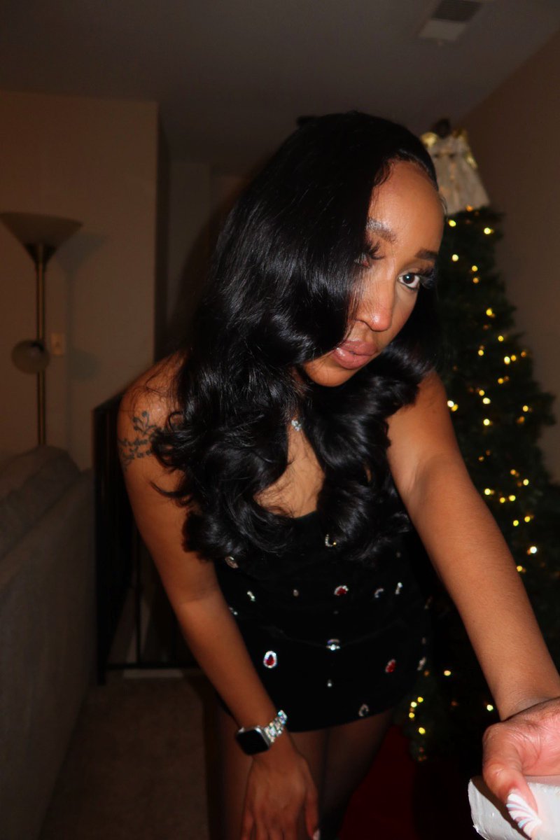 themsmaya's tweet photo. i do me VERY well . #1218 #issaholiday https://t.co/1wmbPK2X06