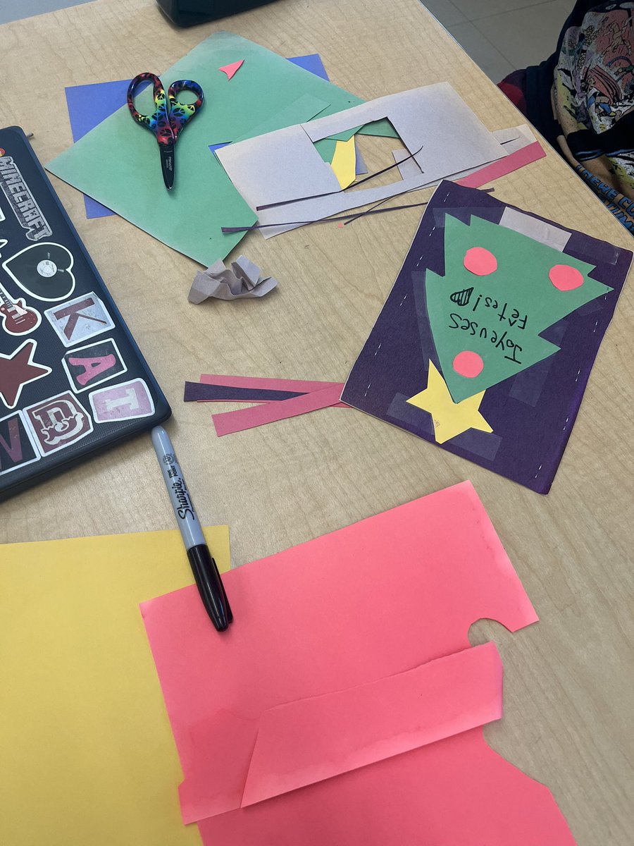 KimBray03's tweet photo. Wrapping up our unit on volunteering by making holiday cards for a local nursing home. https://t.co/Ks8NCM1SrU
