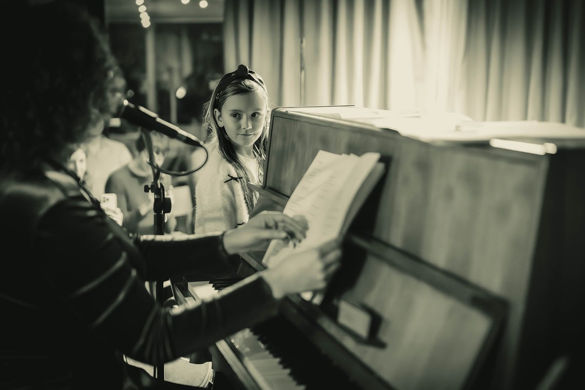 Tako nežna in mila... Nekje globoko v sebi je, kot ta deklica, vsak od nas otrok 🤍

📷 BJ, december 2024