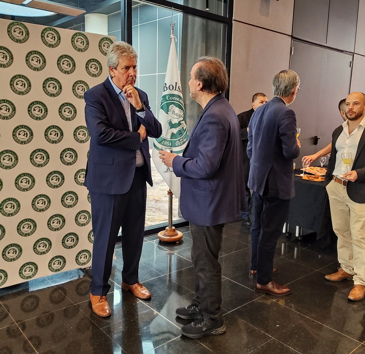 Bolsadecereales's tweet photo. 📢Se llevó a cabo un brindis de fin de año con la prensa organizado por @Bolsadecereales, @CamaraAceites, #CEPA, @FaimMolineros, @exportcereales, #CAPIA, @corredoresba y @caenaarg https://t.co/MZ5P9sNhrK