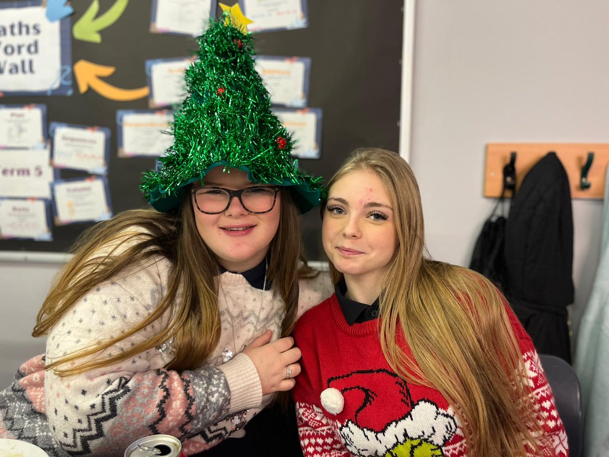Form CH had a lovely afternoon making Christmas crafts and eating a delicious Christmas dinner - a massive thank you to <a href="/MrNorris369382/">Mr Norris</a> for the food #ThisIsAP #Christmas <a href="/TheRowansAP/">The Rowans AP Academy</a>