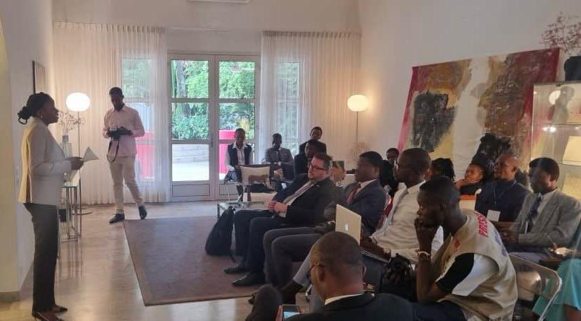 Fericofficiel's tweet image. #Concoursd’Excellence | Le @Fericofficiel est heureux de vous annoncer que la 1ère Édition du ‘’ Diplomate en devenir ‘’ a été organisée hier avec @AmbSuisseRDC🇨🇭🇨🇩. C’est une Initiative permettant aux étudiant(e)s en R.I de tester leurs connaissances. 

@tresorkanda2