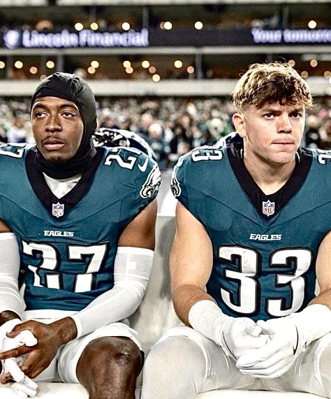 PhilaFanCentral's tweet image. Your Philadelphia Eagles suddenly have the NFL’s top defense 🦅

RT this to help send them to the Pro Bowl!

1 repost = 1 #ProBowlVote 

@breadmanjalen 
@Swaggidavis 
@miltonw_12 
@SweatyJ_9 
@SmithNoland2 
@NakobeDean 
Zach Baun
@bigplay24slay 
@QUINY0N 
@cdejean23…