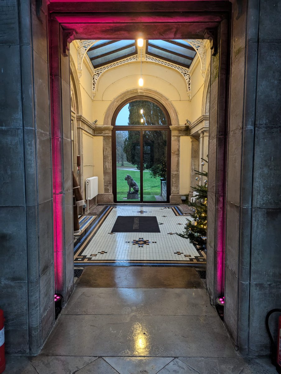 It was great to see our up-lighting at Sandon Hall in action picking up the details of the special venue in washes of colour.

Congratulations to the happy couple. We wish you both the very best for the future.

#uplighting #sandonhall #lightinghire #lightinghirestafford