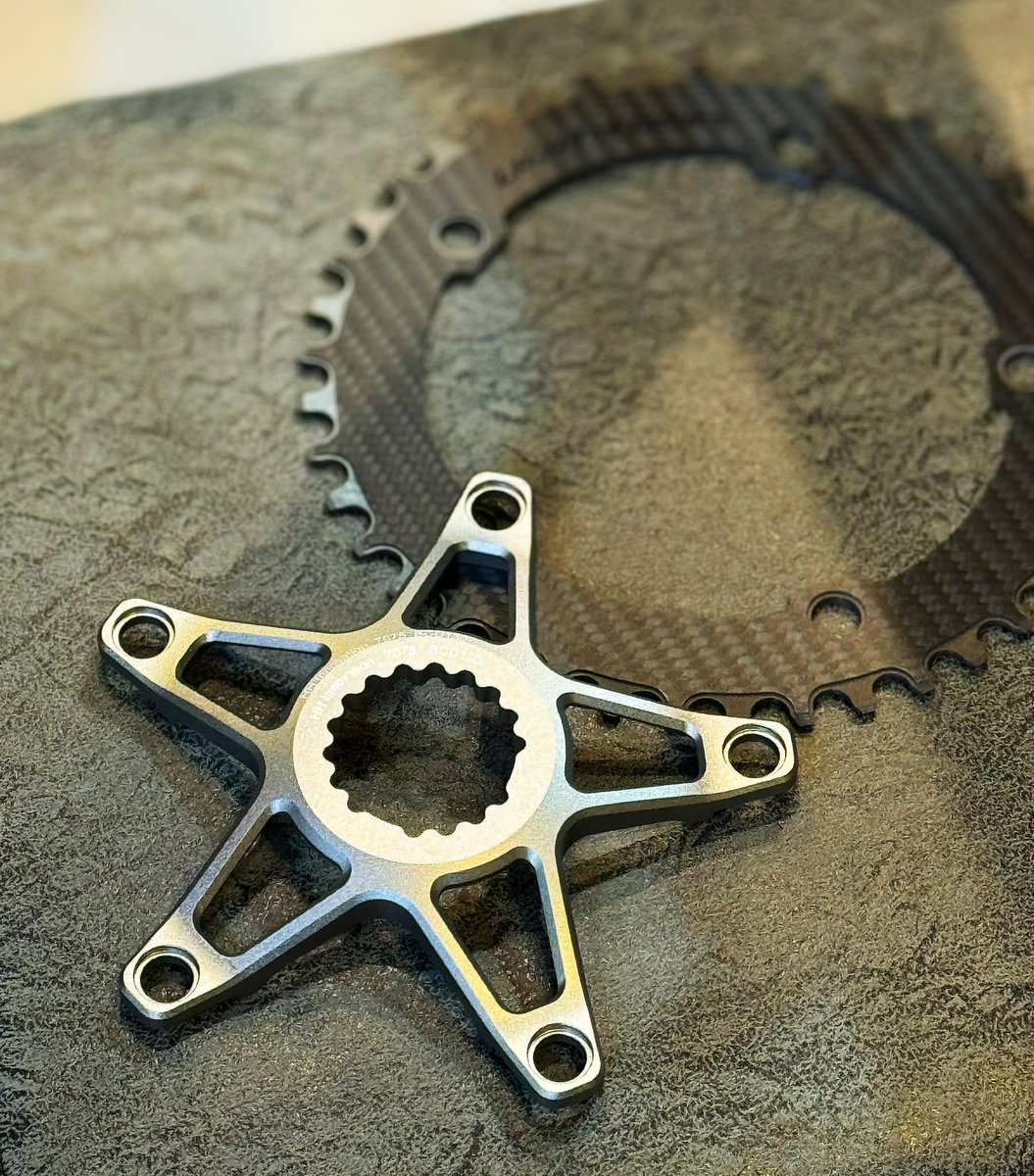 BIKEgangUK's tweet image. bikegang.store/TLine_Spider
Simple chainring size change solution for Brompton T Line (H&amp;amp;H)
credit: 香港 Brompton「精」改社 ( bikegang.store/3ls7hg )
#BIKEgangStore #BIKEgang #BromptonLife #BromptonMODs #BromptonSociety #MyBrompton #BromptonWorldTravellers