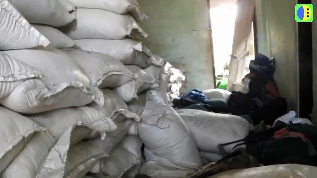 HsanLoatheCoup's tweet image. Proof that aids for flooded victims from #WorldFoodProgram WFP are hoarded in the recently captured SAC base in Rakhaine. Why are those humanitarian orgs under #UN still dealing with SAC against people will is beyond us. @UNinMyanmar