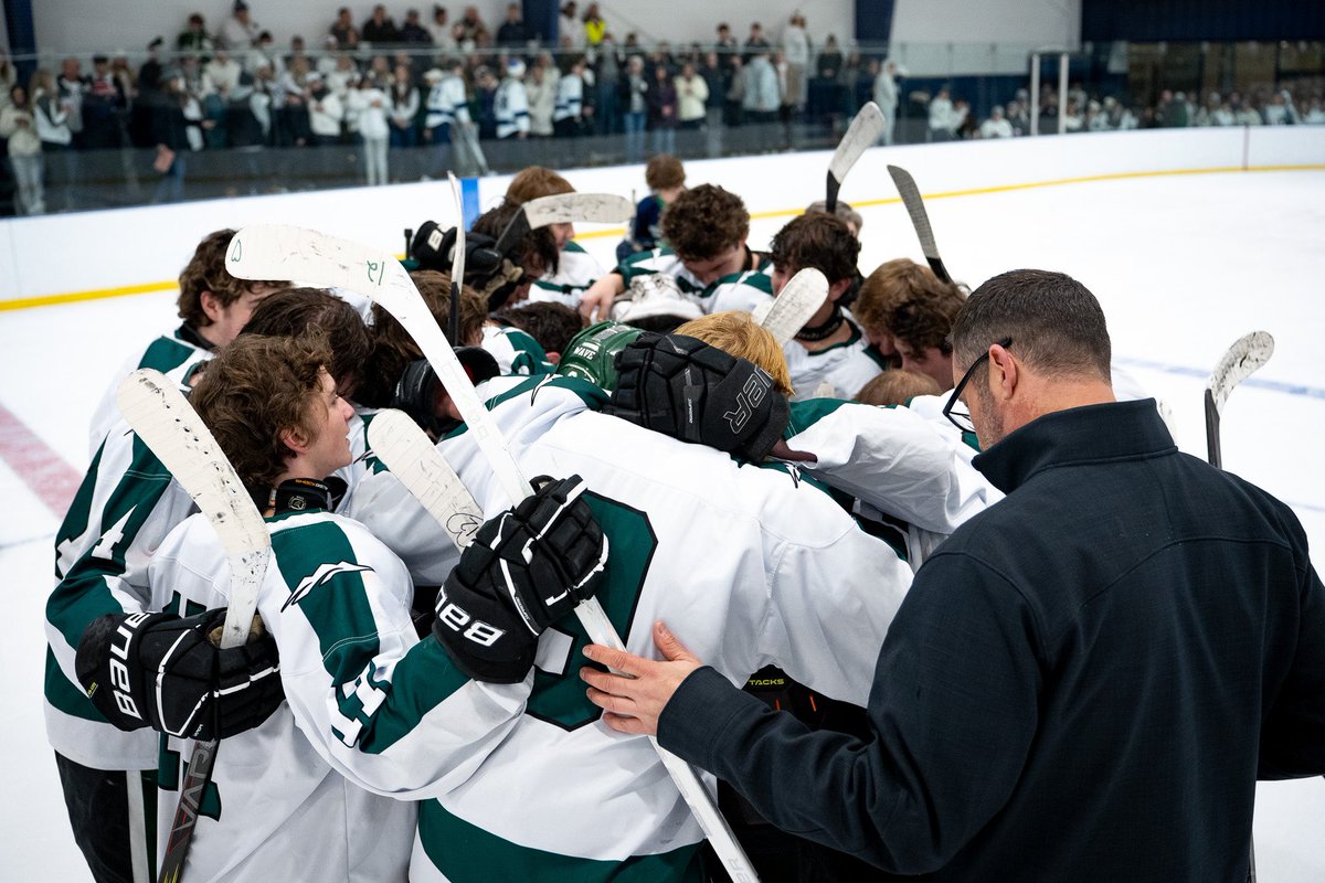 greenwavepuck's tweet photo. 4-1 Final last night.
That win was for you, Neeber. ๐ค
#AllFor12 https://t.co/wsDwWLLZZo
