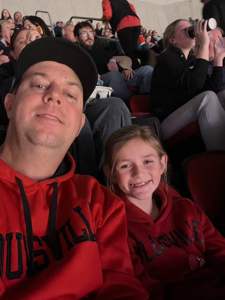 troy101781's tweet photo. Go Cards!! #NCAAWVB https://t.co/CGAZBgEL0U