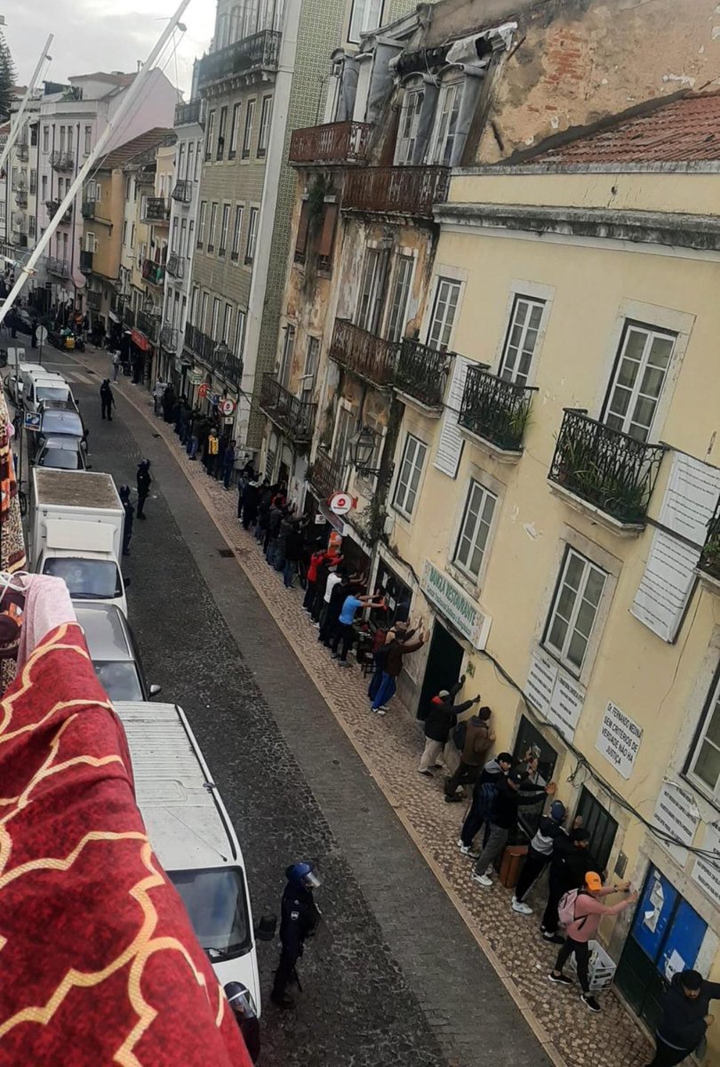 Quem não consegue resolver problemas, combate perceções. Afinal o “não é não” de Luís Montenegro para a extrema-direita é mais “vão à frente que eu vou lá ter”. Pagaremos muito caro esta incapacidade da direita tradicional em ter a sua própria agenda política.