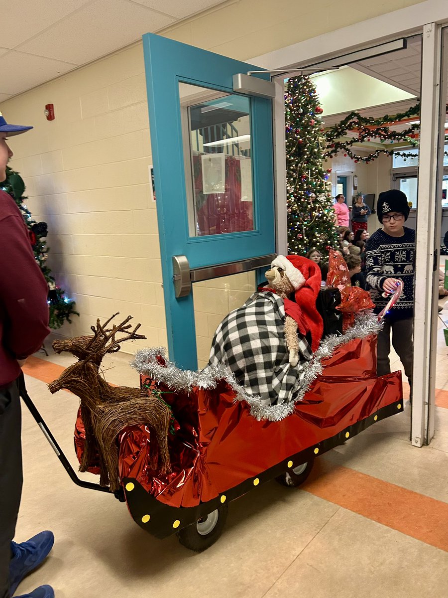 One of my favorite annual events at <a href="/JuniperRidgeNL/">Juniper Ridge Int</a>, our Mini Float parade! 🎄