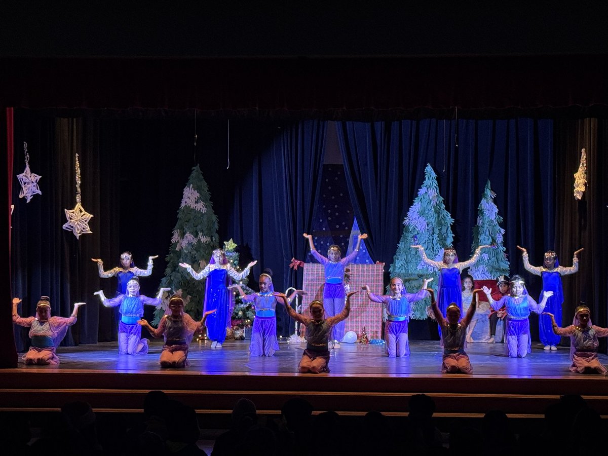 ParisaBehzadi_'s tweet photo. Bravo, bravo, bravo! The biggest congratulations to @AllaRozen2020 in leading our dancers to perform a BEAUTIFUL Nutcracker Ballet! Thank you for going above and beyond in developing our Space Rangers talents 🩰 https://t.co/JlJqqbWdHY