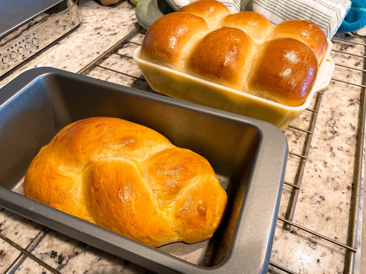 sinayax2's tweet photo. cw food

i’ve really gotten into baking recently! my one weakness was always using yeast and i have decided to attack that weakness with extreme prejudice. now im one of those sourdough people (though i still am practicing yeast!) https://t.co/HuB2YTxf9A
