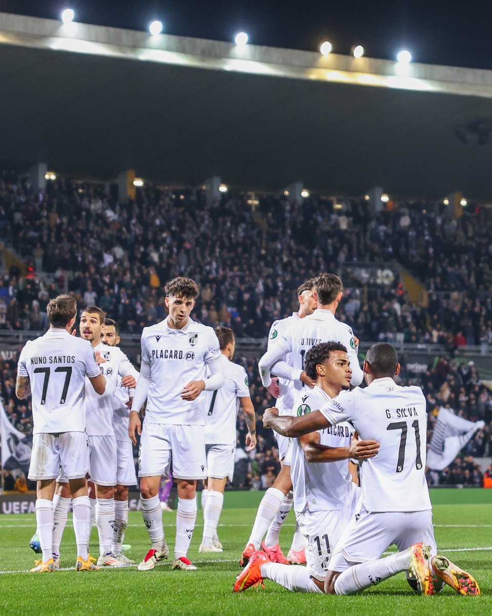 VitoriaSC1922's tweet photo. União inquebrável 🔗🫀

#EspíritoDeVitória • #UECL • #VSCACFF https://t.co/xTKAHkJPbo
