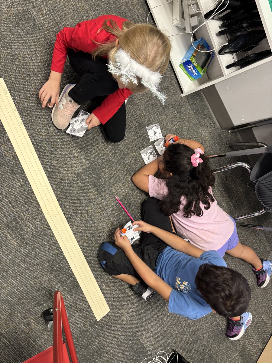 The Mitten retell - we can talk about the beginning, middle and end of our book! <a href="/exleyexpress/">Exley</a> #exleytweets <a href="/katyisd/">Katy ISD</a>