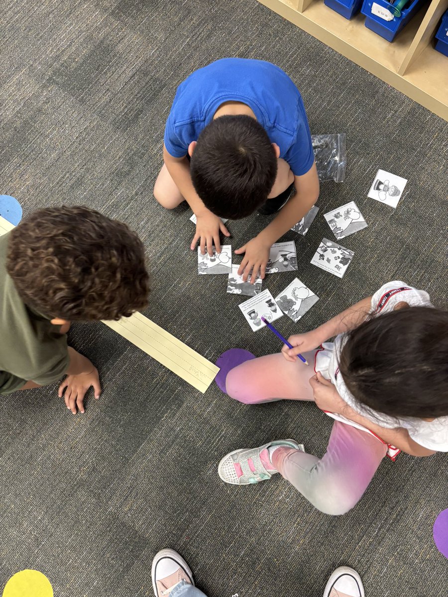 ilovefirsties's tweet photo. The Mitten retell - we can talk about the beginning, middle and end of our book! @exleyexpress #exleytweets @katyisd https://t.co/eeYRWEVW8f