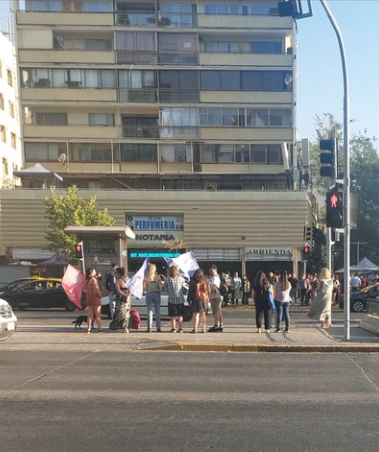 Iherreraa's tweet photo. Javiera Martínez calculó entre 35 a 40 mil personas la asistencia a la marcha del Frente Amplio por la Reforma Previsional https://t.co/8DQvf9sJ4u