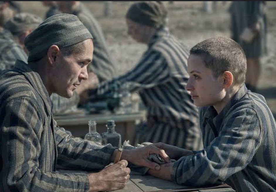 Holis <a href="/auronplay/">Auron</a> te vengo a hacer una recomendación a ti y a los auroners

Se trata de la serie “El tatuador de auschwitz” basada en la vida real de Lali, principal tatuador del campo de concentración de Auschwitz y como escapó de ahí, es muy buena, recomendada al 100%