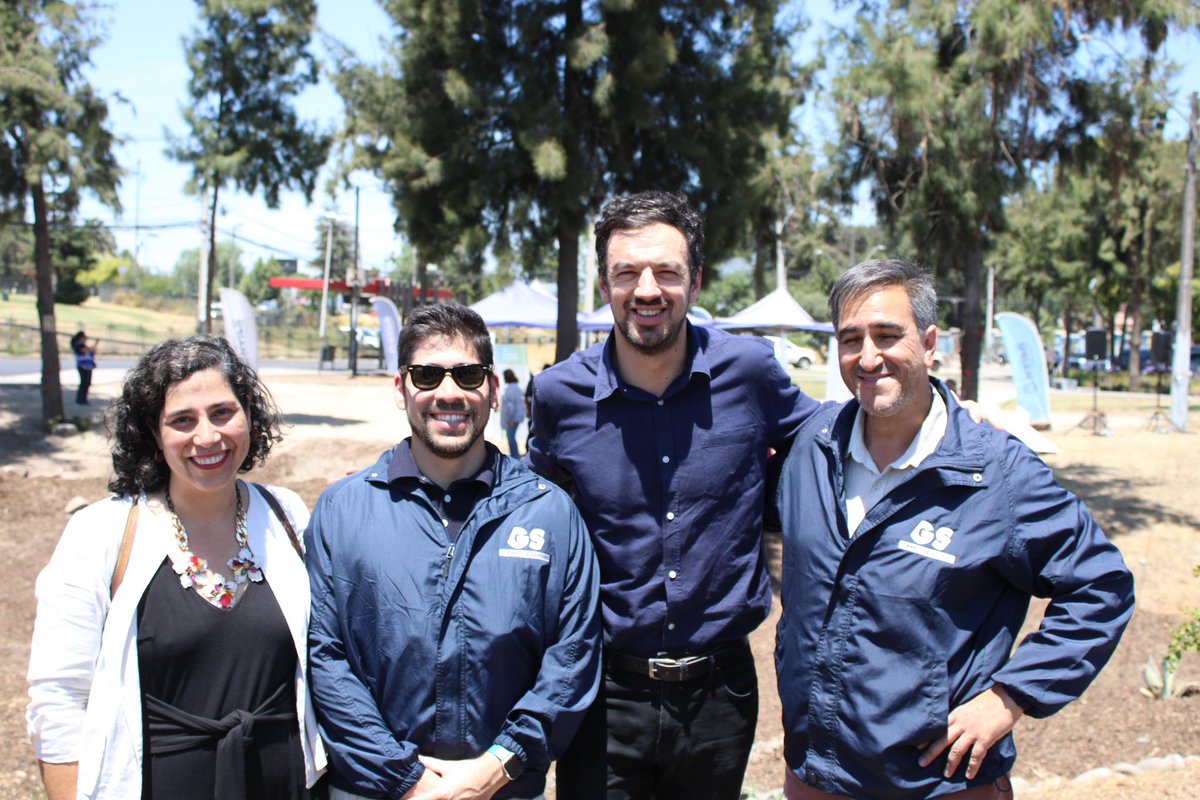 Trabajando en equipo, recuperamos espacios que antes eran basurales, albergaban rucos o eran escenario de delitos. Hoy fue el turno de Maipú, donde inauguramos el primer Bosque de Lluvia de Chile, un espacio que contribuirá a combatir la escasez hídrica y la inseguridad. 🌿