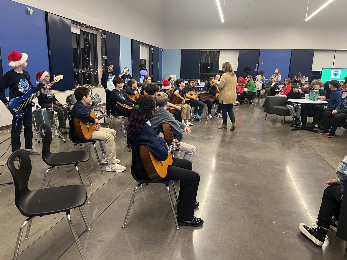 EchoTrailMiddle's tweet image. What a grEaT Night of Arts from @echotrailband to @EchoTrailModMus to @echotrailchoir and @kyteacherlady We are SO Proud of each of you!
#ExpectgreaTness