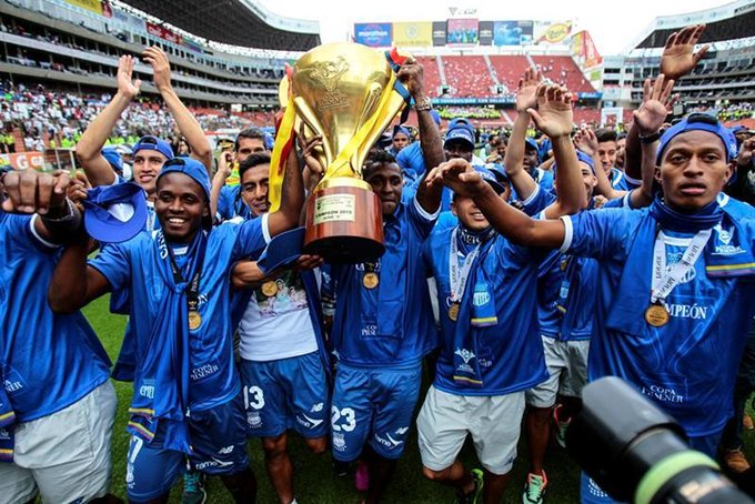 AntonioUbilla1's tweet photo. 20 diciembre 2015, Casa Blanca, partido vuelta final, LDU Quito 0 Emelec 0, el cuadro eléctrico tri campeón nacional 2013-2014-2015  #HistoriaCampeonatosEcuatorianos https://t.co/QPo6aOsgZi