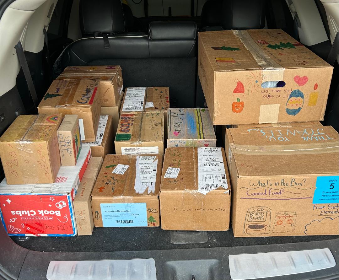 LZ95JoaniesClst's tweet photo. Love the connection Seth Paine 4th and 5th grade Ss made with the book “And Then Boom” and Joanie’s Closet - we are so grateful for your donation! 📚 https://t.co/I9Jf0gNrq9