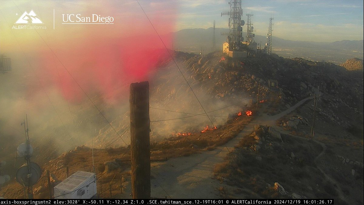 engineco16's tweet photo. #BoxFire 1st image was 9 minutes before dispatch. Unfortunately the frame that shows the road on the right side isn't part of the cams cycle. Tankers got there before the first engine. The helitack crew were the ones that stopped the spread.! ๐ https://t.co/smempRsb1Y