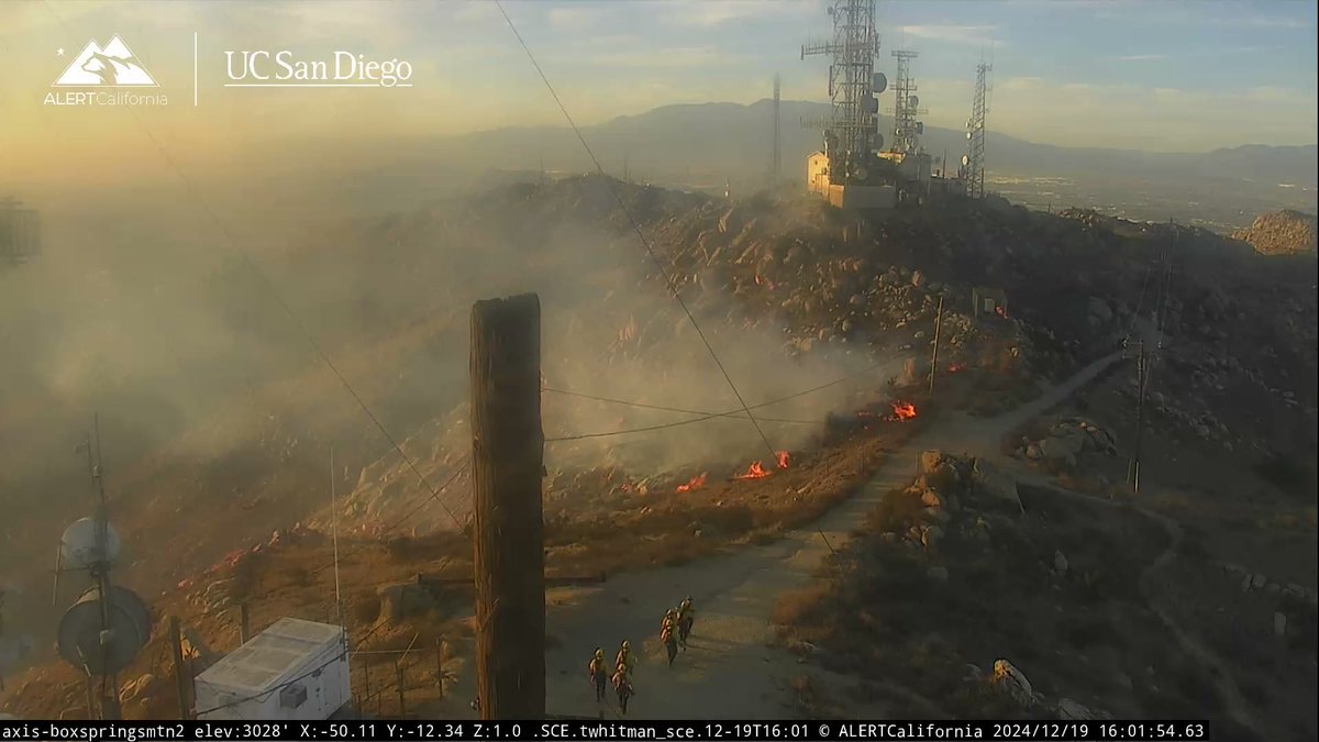 engineco16's tweet photo. #BoxFire 1st image was 9 minutes before dispatch. Unfortunately the frame that shows the road on the right side isn't part of the cams cycle. Tankers got there before the first engine. The helitack crew were the ones that stopped the spread.! ๐ https://t.co/smempRsb1Y