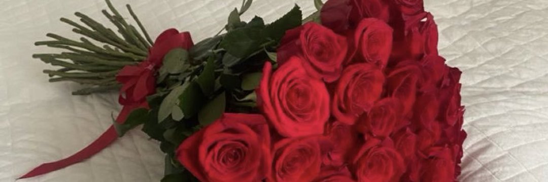 اميرتي ومولاتي
تلك القلب والذاتي
امي والغلا في حياتي
والله لا أخشي الدنيا واخشي رضاكي