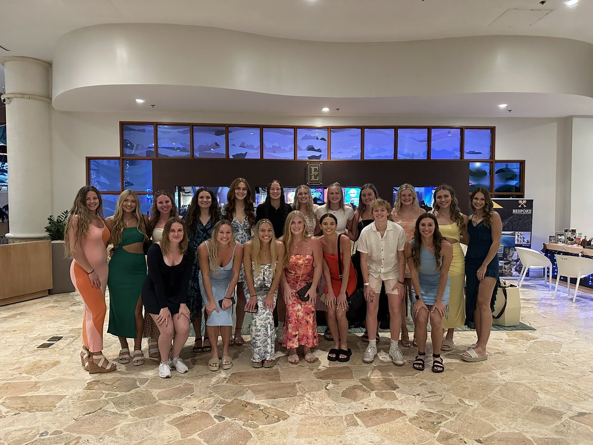 Team dinner tonight in Puerto Rico🏝️