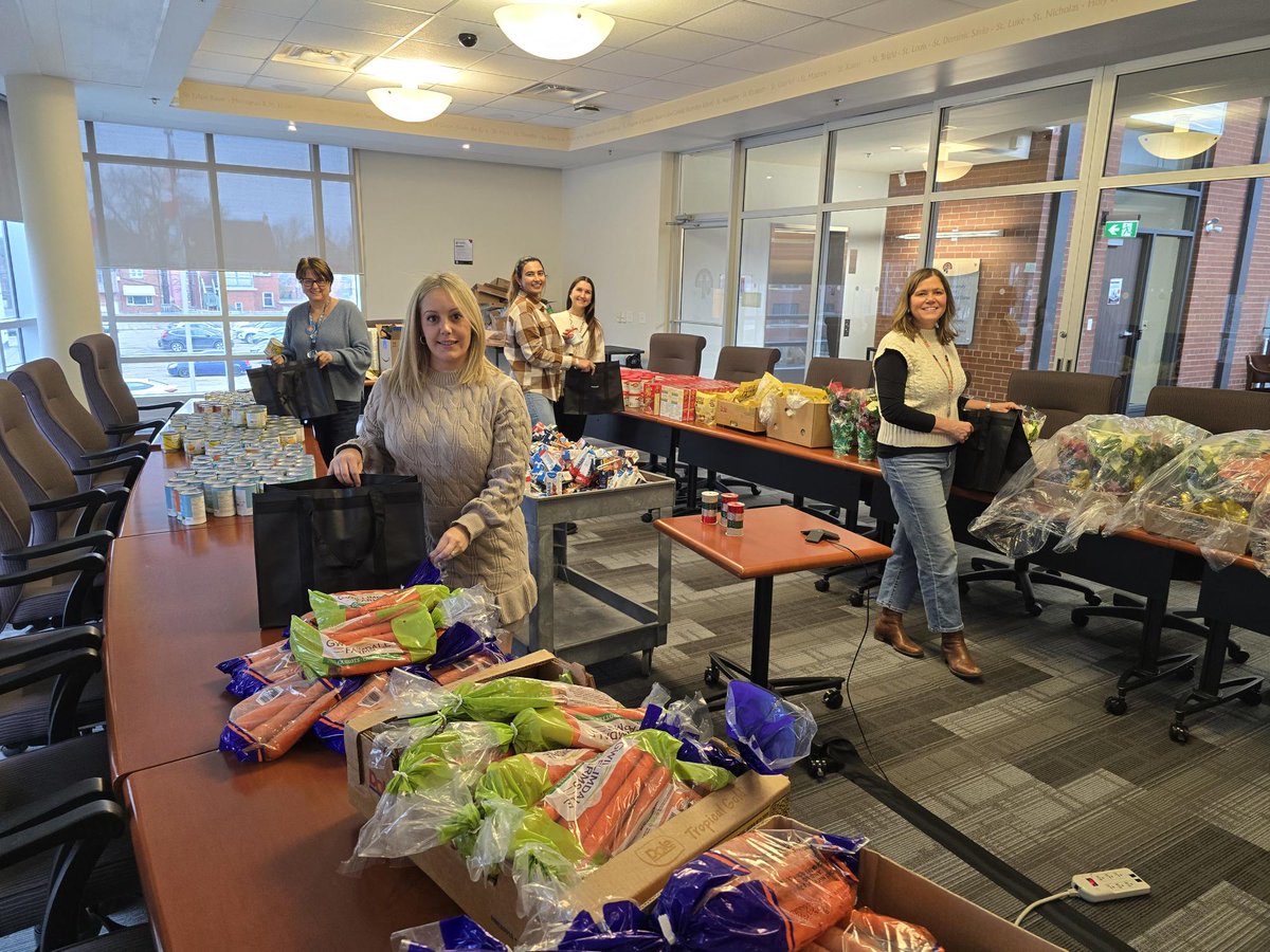 WaterlooCDSB's tweet photo. 🎁✨ Spreading Joy This Holiday Season! ✨🎁

Our amazing team is hard at work preparing 60 food hampers for Indigenous families in our WCDSB community. ❤️ These hampers are filled with care, love, and holiday cheer to help make the season a little brighter. https://t.co/t90DC864jx