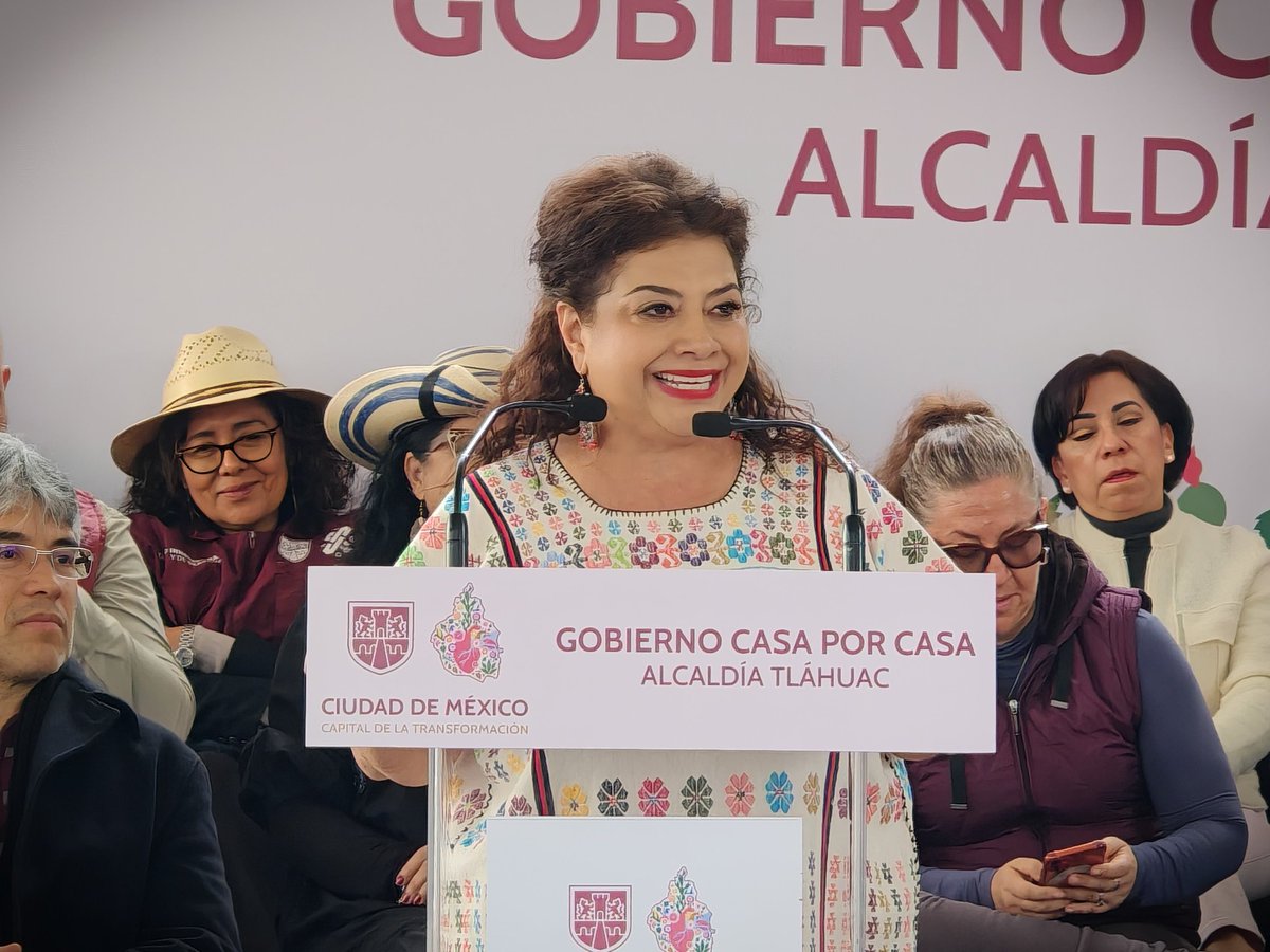 Ines_GONI's tweet photo. ¡Hoy tocamos casa por casa en Tláhuac! 🙋🏻‍♀️✨

Durante esta semana recorremos las calles de la colonia Zapotitla, para atender peticiones y sugerencias de la gente en beneficio de sus comunidades. 🏘️🌟

Las principales solicitudes han sido para mejorar el alumbrado público, reforzamiento de vigilancia, desasolve, poda y retiro de árboles, bacheo, falta de agua, mantenimiento de drenaje, y limpieza en la vía pública.

¡En la #CapitalDeLaTransformación trabajamos por tu bienestar! 👨‍👩‍👦

#UtopíaLaboral #ClaraJefaDeGobierno