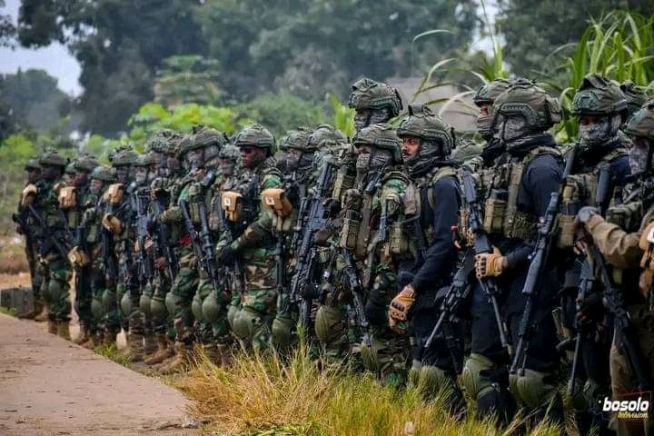 SkwevEric's tweet photo. La tempête sera bientôt terminée. Asseyez-vous et regardez si vous faites confiance aux FARDC.

Retweetez si vous aimez le Congo et les FARDC 🇨🇩❤️ @DeniseNyakeru @JacquesKyabula @AugustinKabuyaT @KasekaSandrine @FifiMasukaSaini @GeneralNeva @SassouNGuesso_ https://t.co/v44tu1Gd0k