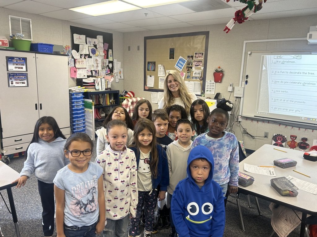 CypressCyclone's tweet photo. It’s Winter Wonderland Wednesday. Our students participated by wearing blue and white. Thank you Cyclones.

Es el Miercoles Pais de las Maravillas de Invierno. Nuestros estudiantes participaron vistiendose con azul y blanco. Gracias Ciclones! https://t.co/zFoTdwzSHa
