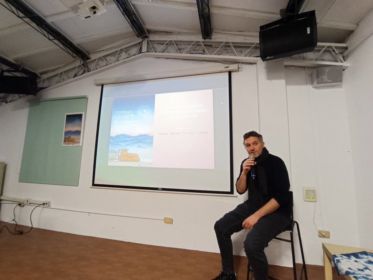 bananbe90's tweet image. Dimitri Piotという浮世絵スタイルの作風のベルギー人画家の話を聞いてきました。
日本の炭鉱を描いた山本作兵衛にインスピレーションを受け、炭鉱に関する絵も描いています。今年の2月に新平溪炭鉱博物館を訪れいくつか作品を作ったとのこと。