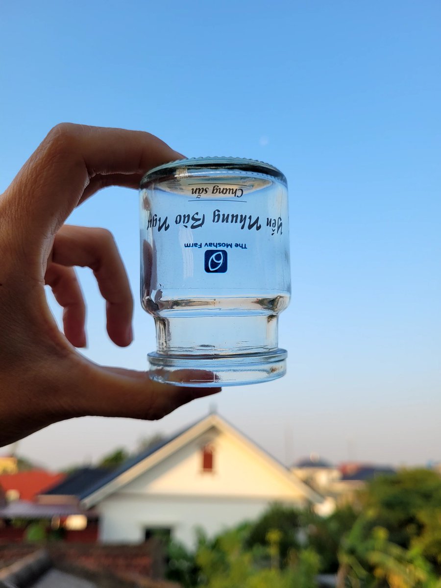 Uống yến nhung hươu theo phong cách hái ổi trong từ điển Dượng Tony 😀
Cứ phải 100% thế này chứ toàn thành phần bổ dưỡng, mất một giọt cũng tiếc đứt ruột. 😉
Uống 1 hũ này rồi làm hăng say đến trưa không sợ mệt ạ, 40k/ hũ nhưng anh chị mua cả thùng thì