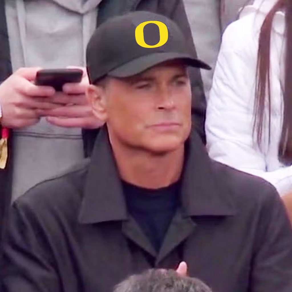 SwooshMcDuck's tweet photo. “Who you got tonight? Chargers or Broncos?”

Oregon fans: https://t.co/DJXDpWWtO0