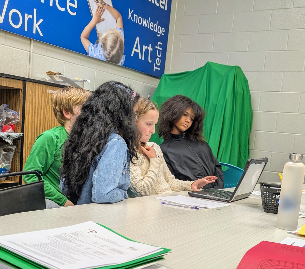 We had two special <a href="/LakotaRidgeJR/">Ridge Junior School</a> mentors at our <a href="/AdenaElementary/">Adena Elementary</a> #DestinationImagination meeting tonight: Evelyn and Kaitlyn. <a href="/lakotaleads/">Lakota LEADS</a>