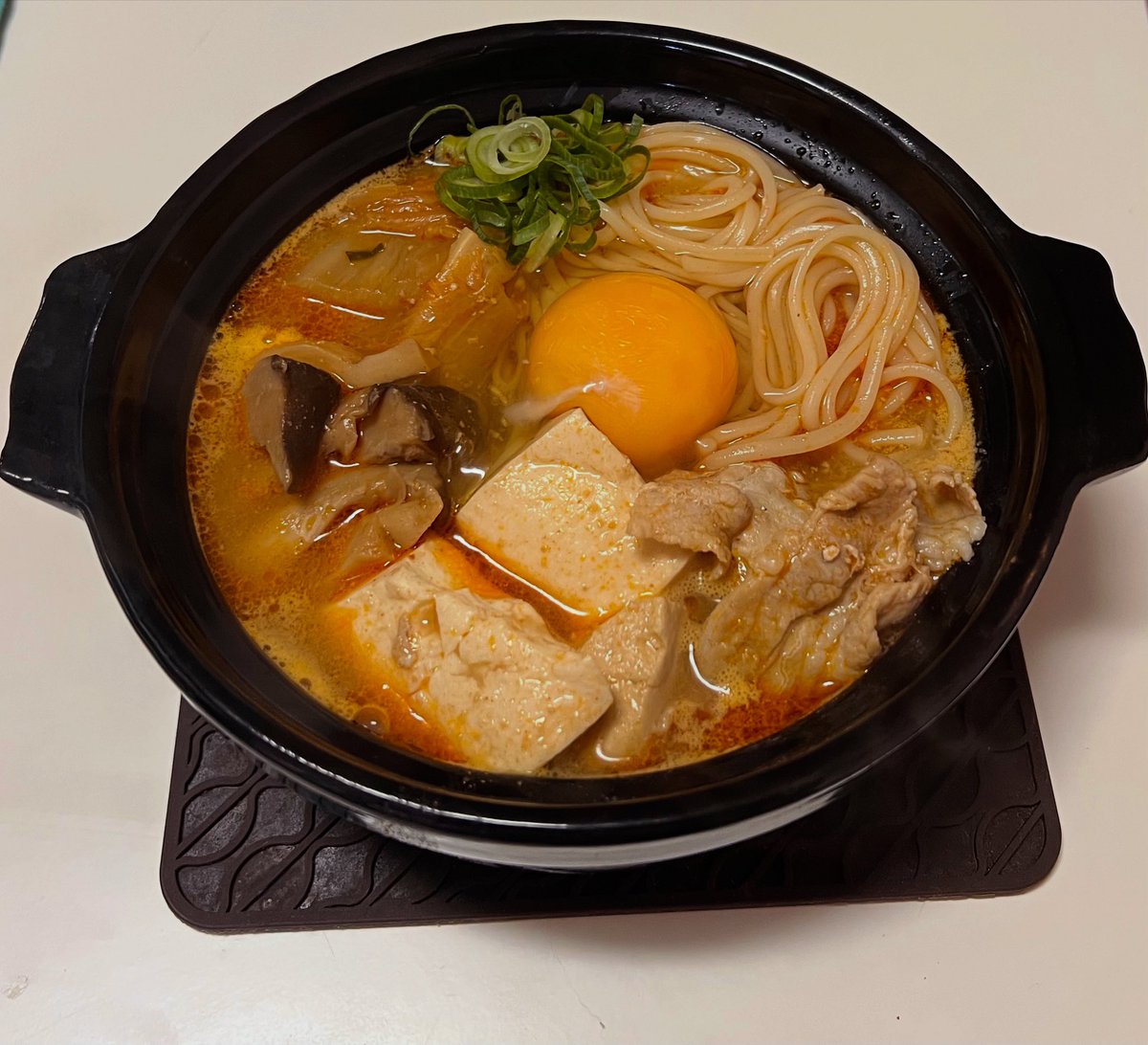 summerhope777's tweet photo. スンドゥブに素麺(1023品目)

スンドゥブに素麺を入れて、栄養満点のお鍋にしました。
アサリの旨みが素麺に染みて、とっても美味しい😋
寒い日にピッタリですよ❣️

#森脇製麺
#半田そうめん #半田素麺 #そうめん
#おうちごはん #徳島  #スンドゥブ https://t.co/gtku63XbkO