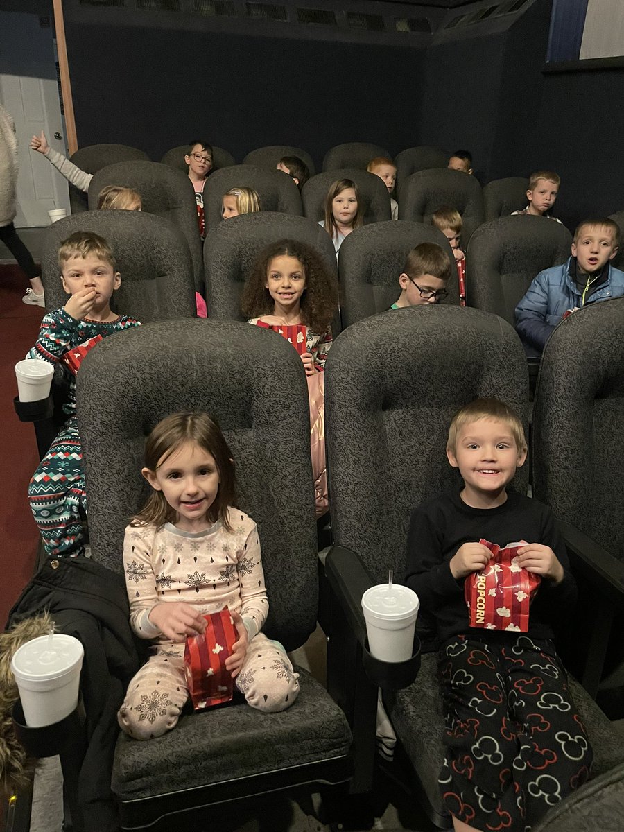 MrsSwallowsRoom's tweet photo. We had a TON of fun at the movie theatre🧡🎥 https://t.co/PbzaeVSNEr
