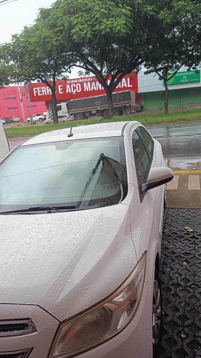 gnt eu to parada num posto esperando pra ir viajar e simplesmente estacionou esse carro na minha frente, demorei perceber que tinha um casal la dentro e o carro começou a pular E O VIDRO A EMBAÇAR PQP NA MINHA FRENTE???