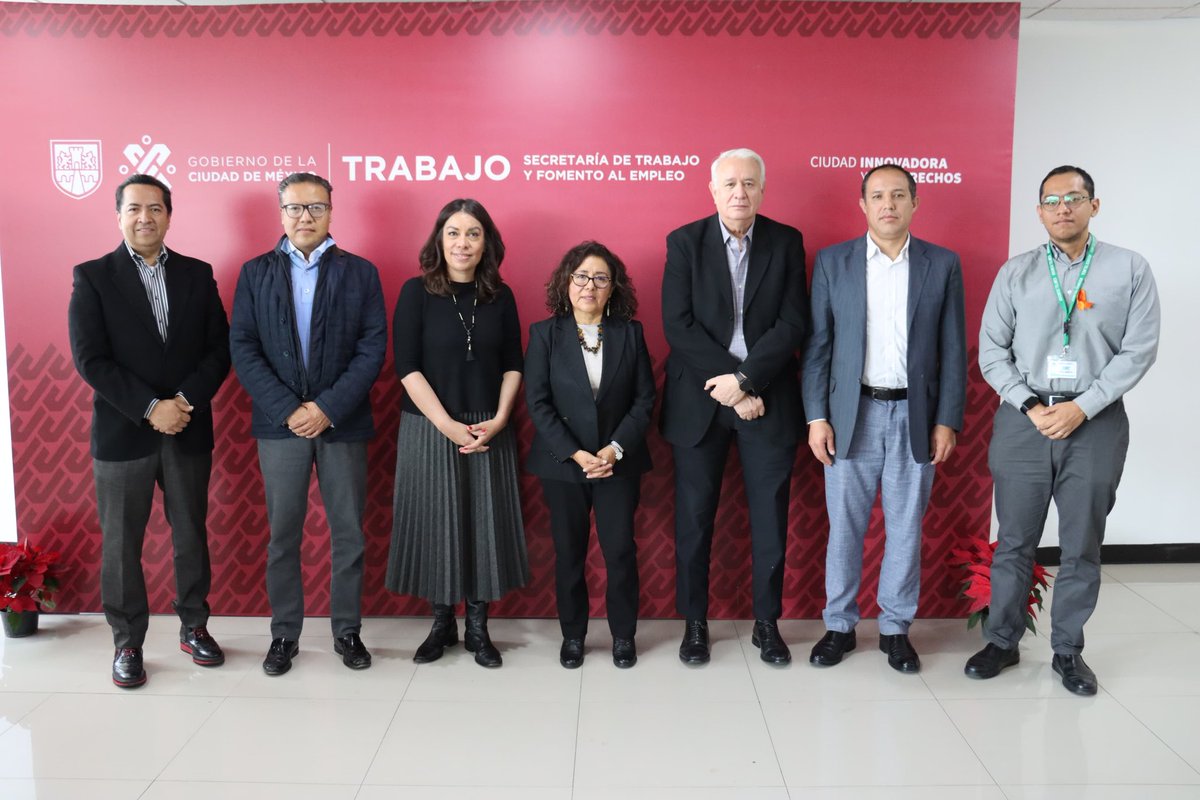 Ines_GONI's tweet photo. Esta mañana, recibí a las y los representantes de las principales centrales sindicales en las instalaciones de @TrabajoCDMX.

Hablamos sobre la importancia de los sindicatos como agentes que impulsen la transformación de nuestra Ciudad y su impacto positivo al mundo laboral 

Escuchamos el compromiso de los representantes sindicales por una Ciudad de México con más trabajo formal para hombres y mujeres trabajadoras. 

#UtopíaLaboral #CapitalDeLaTransformación