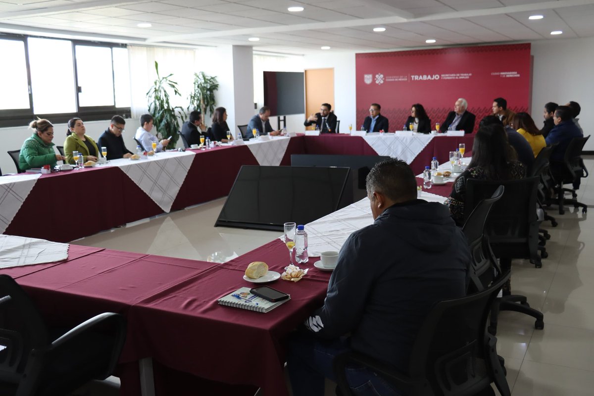 Esta mañana, recibí a las y los representantes de las principales centrales sindicales en las instalaciones de <a href="/TrabajoCDMX/">Trabajo CDMX</a>.

Hablamos sobre la importancia de los sindicatos como agentes que impulsen la transformación de nuestra Ciudad y su impacto positivo al mundo laboral
