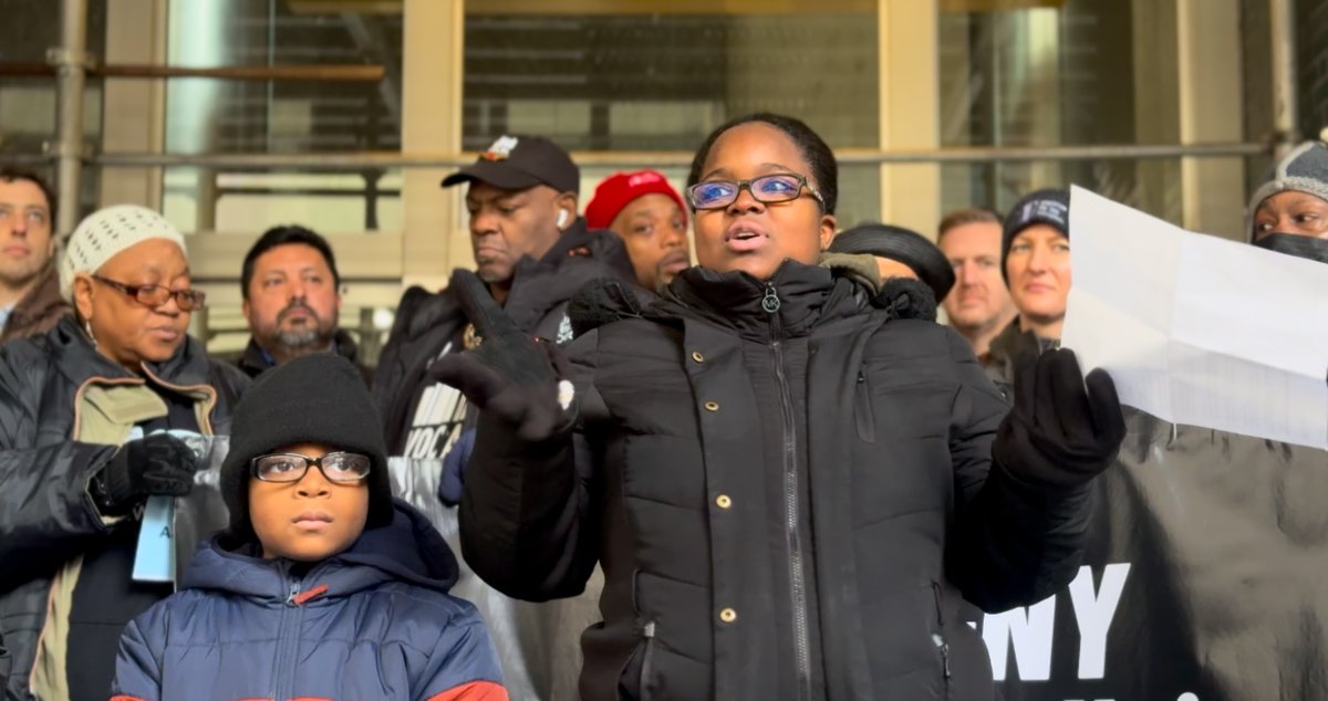 Today, our <a href="/YouthNPowerTC/">YouthNPower: Transforming Care</a> colleague Christine was <a href="/GovKathyHochul/">Governor Kathy Hochul</a>'s offices in NYC w/ allies like <a href="/WINNYC_ORG/">Win</a> <a href="/NYHomeless/">Coalition for the Homeless</a> <a href="/VOCALNewYork/">VOCAL-NY</a> <a href="/AM_AndrewHevesi/">Andrew Hevesi</a>, calling for action on the Child Poverty Reduction Advisory Council recommendations.  We can #EndChildPoverty!