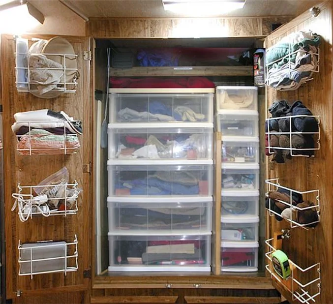 LivingtheRVLif1's tweet image. 🛻 Life on the road doesn’t mean giving up comfort. Discover hacks for organizing your tiny home on wheels. 🛋️ #RVTips #FullTimeRVers