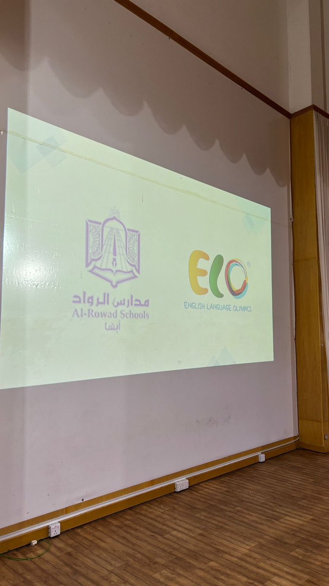 🎉🌟 إنجاز جديد|  
حصلت مدارس الرواد بأبها للبنات على كأس أفضل عرض أدائي في أولمبياد اللغة الإنجليزية على مستوى عسير! 👏✨ 
العلم والإبداع هما سر نجاحنا!
#مدارس_الرواد_بأبها |#أولمبياد_اللغة_الإنجليزية|#تعليم_عسير